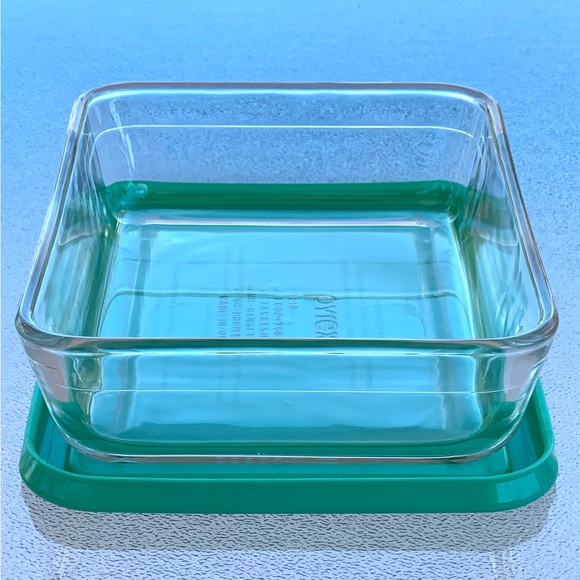 Pyrex Rectangular Food Storage / Baking Dish with Turquoise Lid ~ 3 Cup / 750 mL - Picture 3 of 4